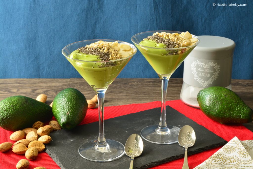 Mousse di avocado Bimby con frutta secca